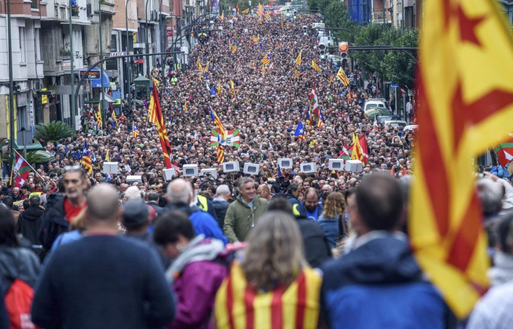 Μεσολάβηση ζητάει τώρα ο Καταλανός πρόεδρος