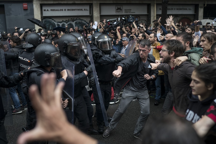Καταλονία: Ειδική επιτροπή για τα περιστατικά αστυνομικής βίας στη διάρκεια του δημοψηφίσματος
