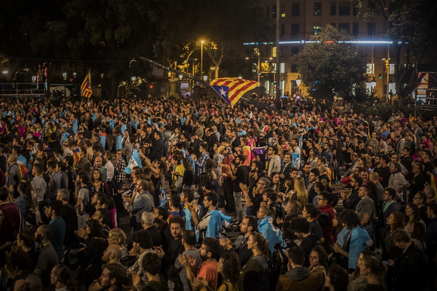 Χιλιάδες διαδηλωτές στους δρόμους της Καταλονίας κατά της βίας