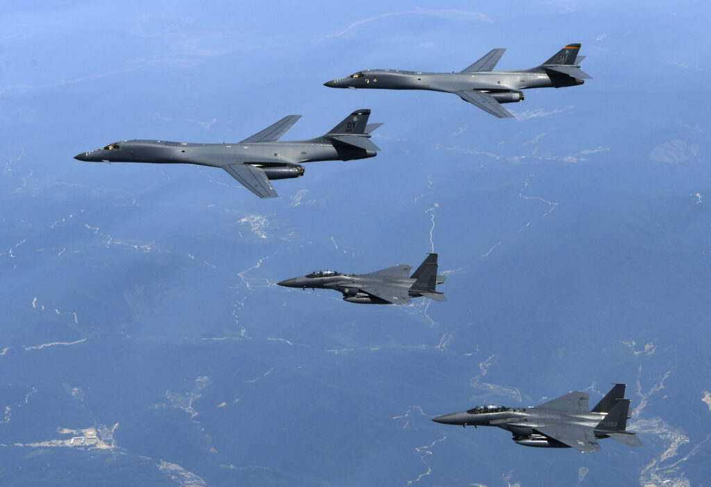 Αμερικανική πρόκληση: Βομβαρδιστικά B-1B πάνω από τη χερσόνησο της Κορέας