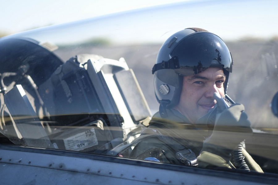 Πρώτο θέμα σε τουρκικά ΜΜΕ η πτήση Τσίπρα με F16 – «Επίδειξη δύναμης»