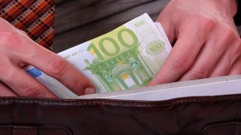 Φυλάκιση σε πρώην υπαλλήλους του ΕΟΤ για «φακελάκια» – Είχαν ζητήσει «μίζα» 2.500 ευρώ