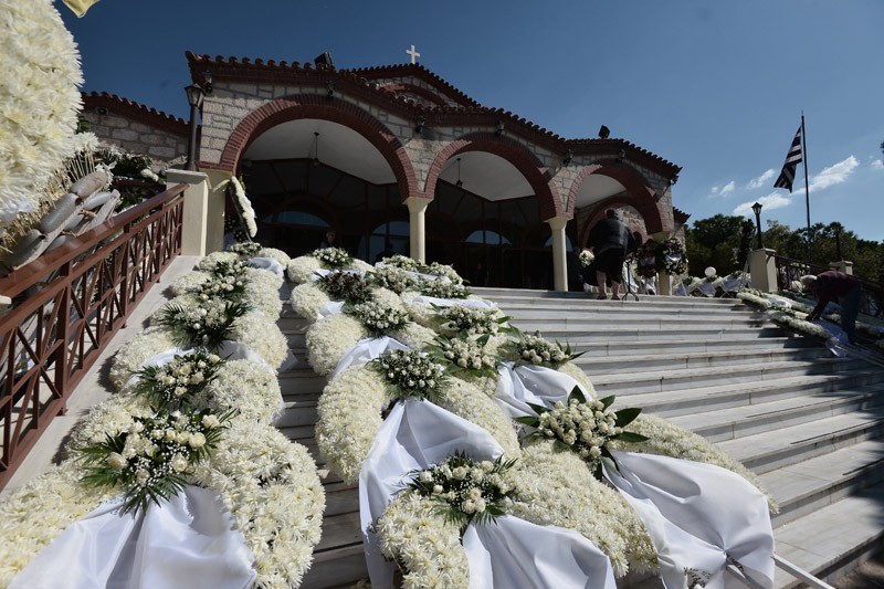 Πλήθος κόσμου και πολιτικών στο ύστατο αντίο στον Μιχάλη Ζαφειρόπουλο (Photos)