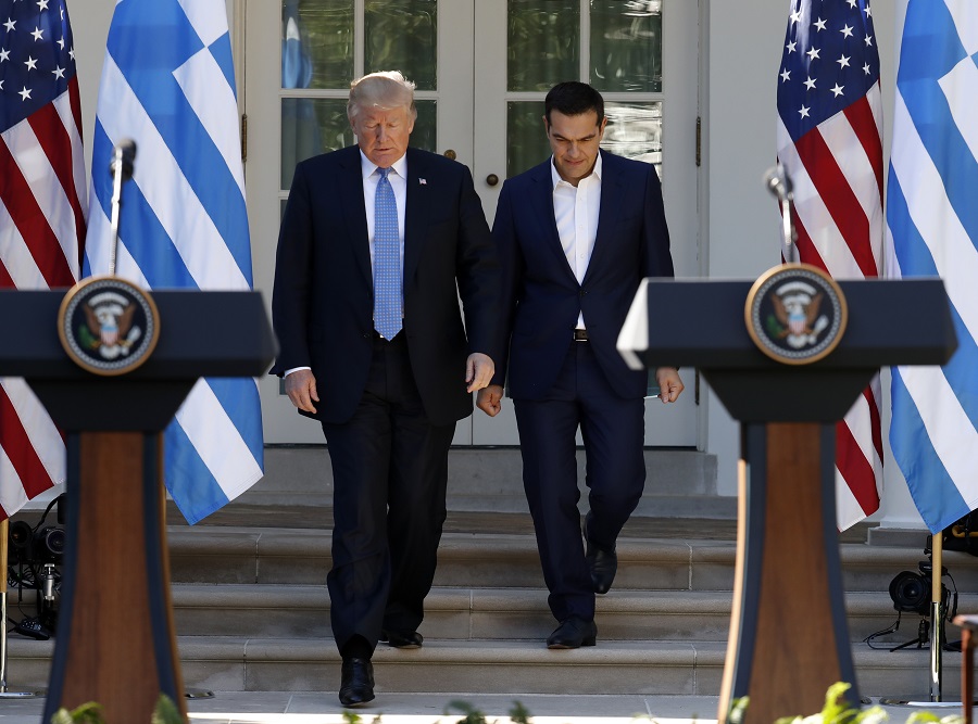 Τραμπ: Στηρίζουμε την ελάφρυνση του ελληνικού χρέους – Τσίπρας: Πυλώνας ασφάλειας η Ελλάδα (Video)