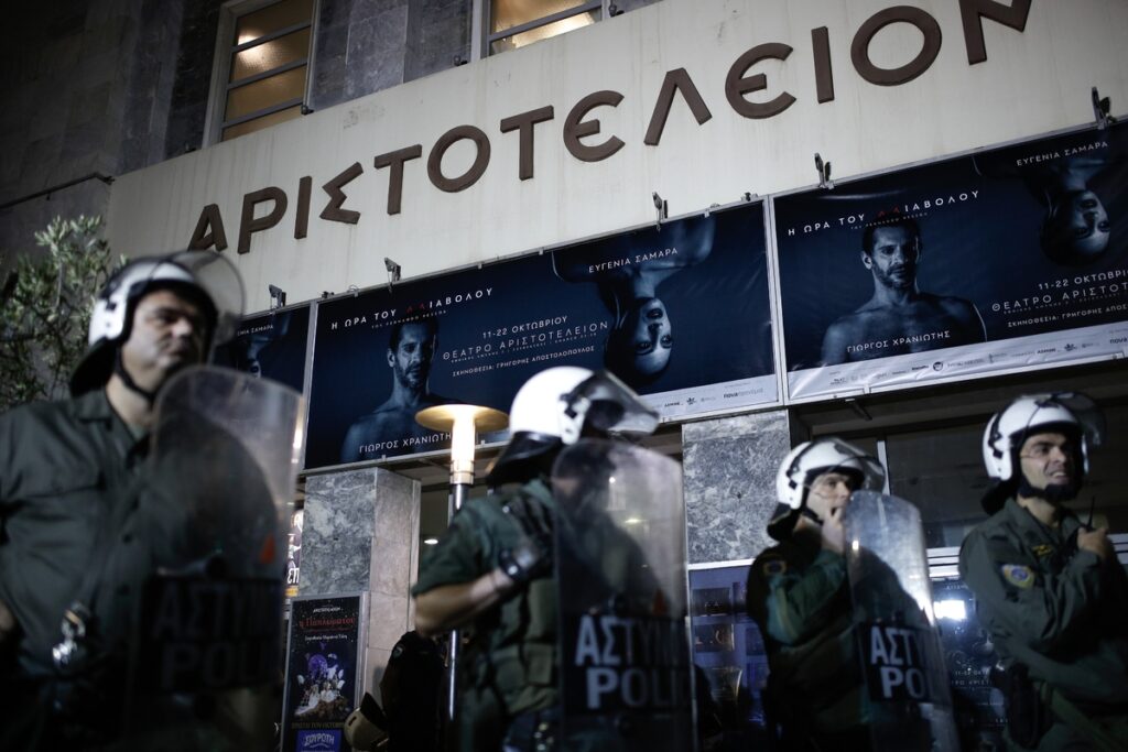 Δεύτερο βράδυ επεισοδίων στη Θεσσαλονίκη για την «Ώρα του Διαβόλου» – Προσπάθεια επιβολής σκοταδισμού (Videos)