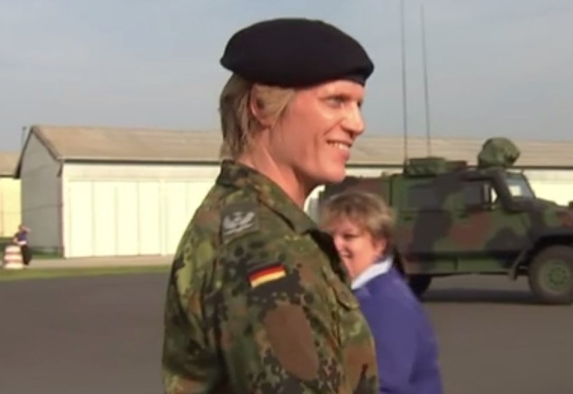 Αυτή είναι η τρανσέξουαλ διοικητής στο γερμανικό στρατό (Photos+Video)