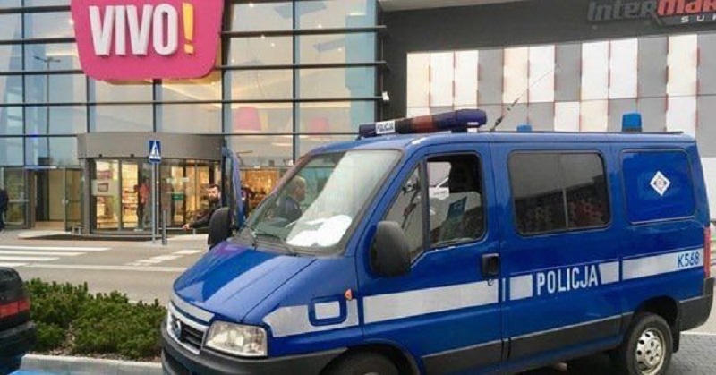 Επίθεση με μαχαίρι σε εμπορικό κέντρο στην Πολωνία – Μία γυναίκα νεκρή (Photo-Video)