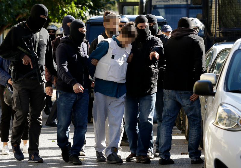 Έξι βαριές κατηγορίες απαγγέλθηκαν στον 29χρονο για τα «τρομοδέματα»