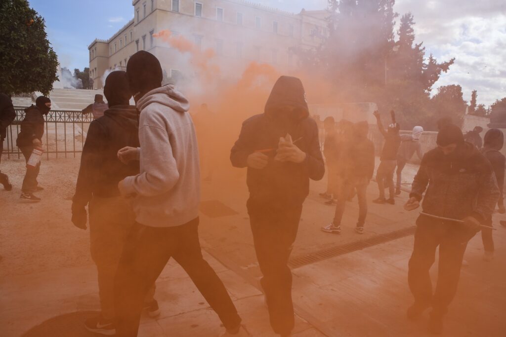 Επεισόδια με μολότοφ και χημικά στο μαθητικό συλλαλητήριο (Photos)