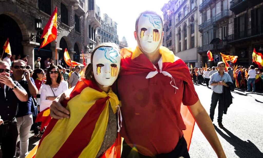 Guardian: Η προκήρυξη εκλογών δεν θα λύσει τον καταλανικό γρίφο