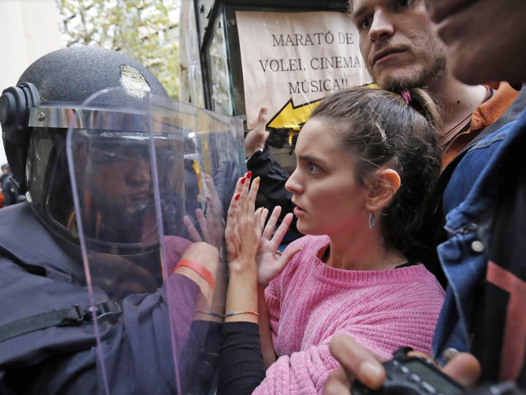 Μάθιου Ντ’ Ανκόνα: «Ο κατασταλτικός συνταγματισμός δεν θα σβήσει το όνειρο για ανεξάρτητη Καταλονία»