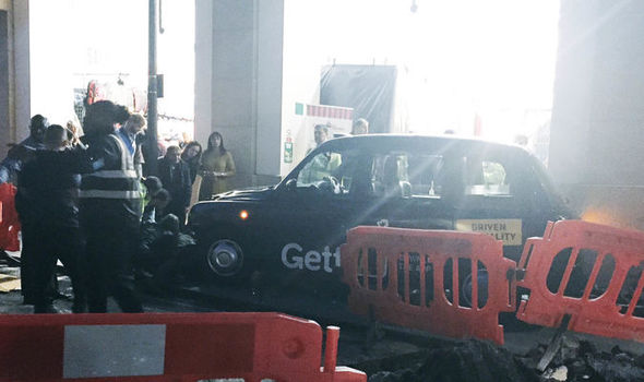 Πανικός στο Λονδίνο: Ταξί παρασύρει πεζούς στο Κόβεντ Γκάρντεν (Video)