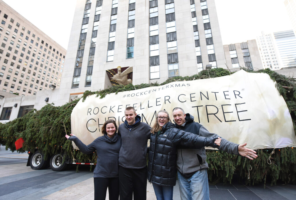 Η Νέα Υόρκη διάλεξε το δέντρο για τα Χριστούγεννα! (Photos)
