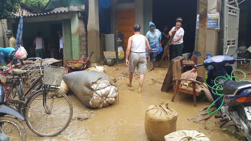Τυφώνας σαρώνει το Βιετνάμ – 27 νεκροί, χιλιάδες ξεσπιτώθηκαν