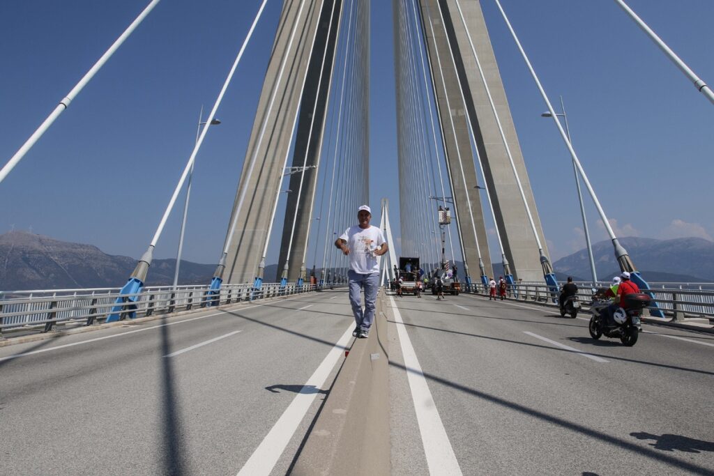 Ετοιμάζεται πολεμική άσκηση στη γέφυρα Ρίου-Αντιρρίου (Video)