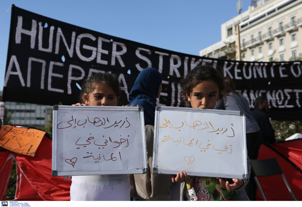 Σταματούν την απεργία πείνας οι πρόσφυγες στο Σύνταγμα – «Συνεχίζουμε τον αγώνα»