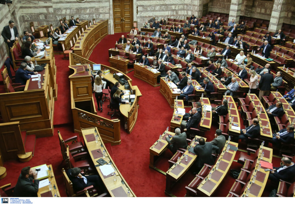Αντιπαράθεση στη Βουλή για το κοινωνικό μέρισμα