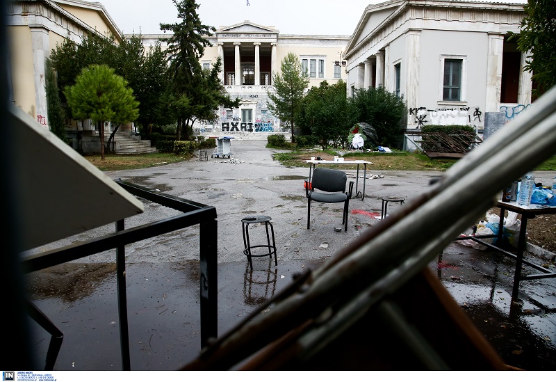 Έληξε η κατάληψη του Πολυτεχνείου – Ανοίγουν οι πύλες