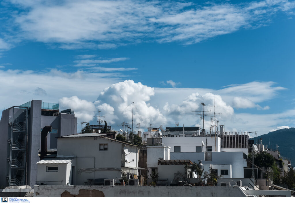 Νεφώσεις με βροχές και καταιγίδες σε όλη τη χώρα