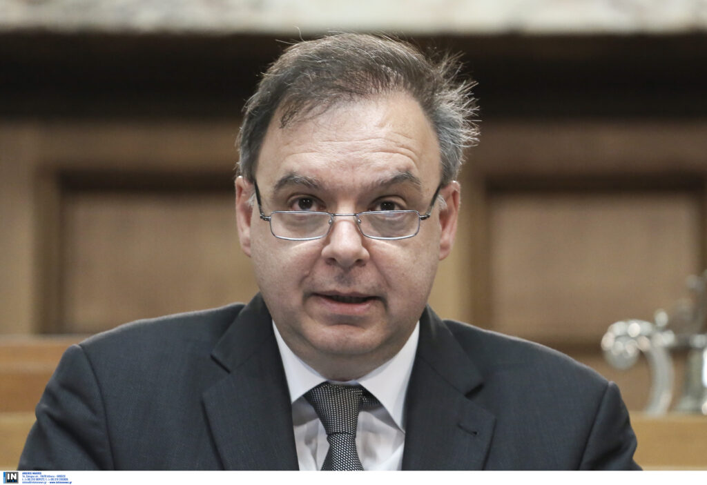 Το Γραφείο Προϋπολογισμού του Κράτους θεωρεί μέχρι και το μέρισμα ως υφεσιακό μέτρο