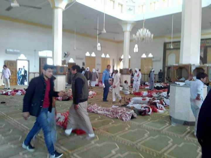 Μακελειό στην Αίγυπτο: Βομβιστική επίθεση με 200 νεκρούς σε τζαμί – «Γάζωσαν» όσους προσπαθούσαν να διαφύγουν (Photos+Video)