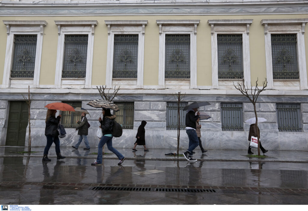 Καιρός: Συνεχίζονται και σήμερα οι βροχές – Κατά τόπους καταιγίδες