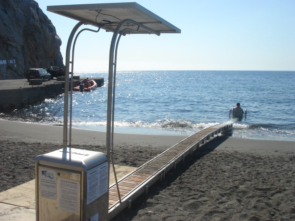 Μηχανισμοί σε παραλίες για την αυτόνομη πρόσβαση των ΑμεΑ