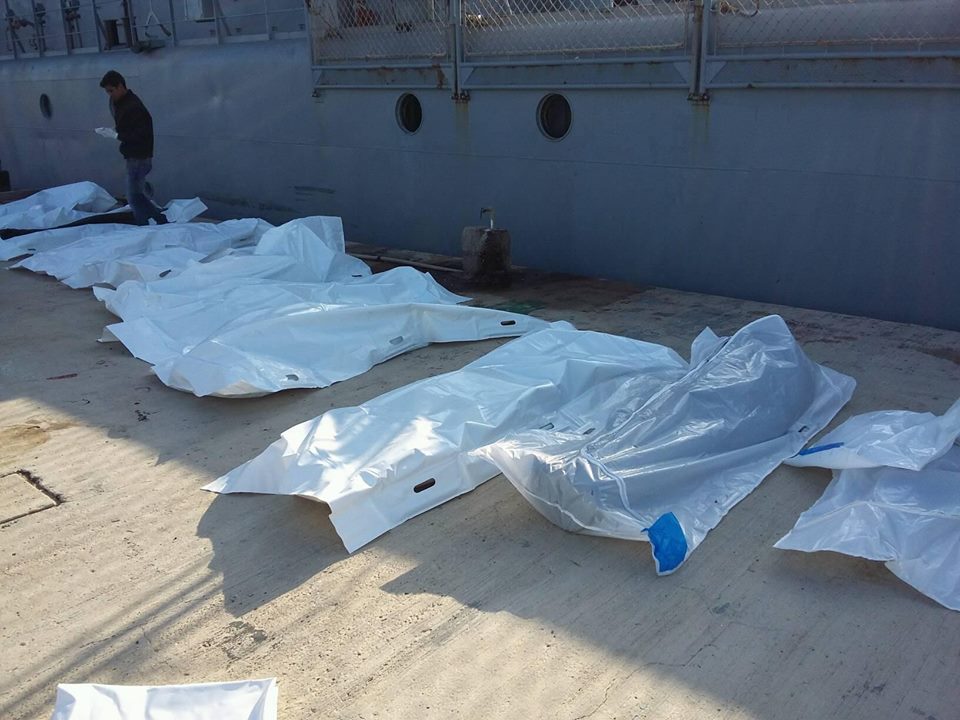 Φρικτός θάνατος για μετανάστες στη Μεσόγειο – Δέχτηκαν επίθεση από καρχαρίες