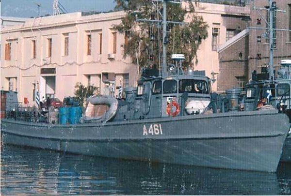 Βοηθητικό πλοίο του Πολεμικού Ναυτικού προσάραξε σε αβαθή κοντά στην Ύδρα