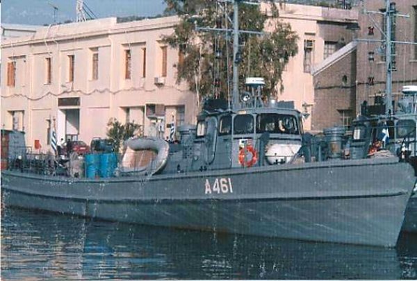 Βοηθητικό πλοίο του Πολεμικού Ναυτικού προσάραξε σε αβαθή κοντά στην Ύδρα