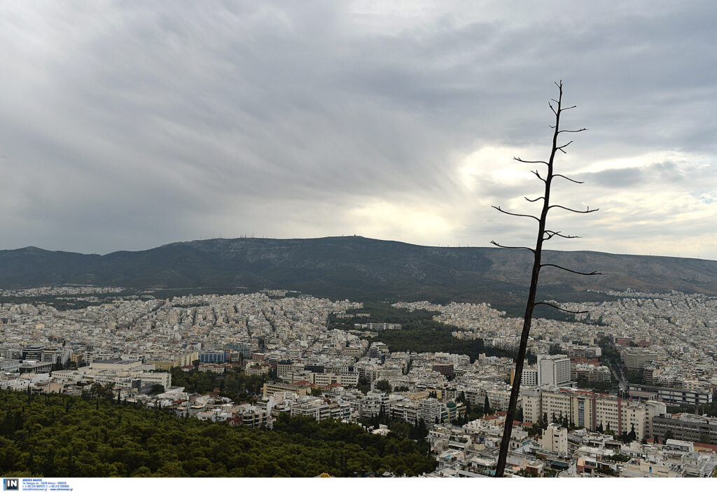 «Γλυκαίνει» ο καιρός – Ανεβαίνει η θερμοκρασία αλλά έρχεται σκόνη