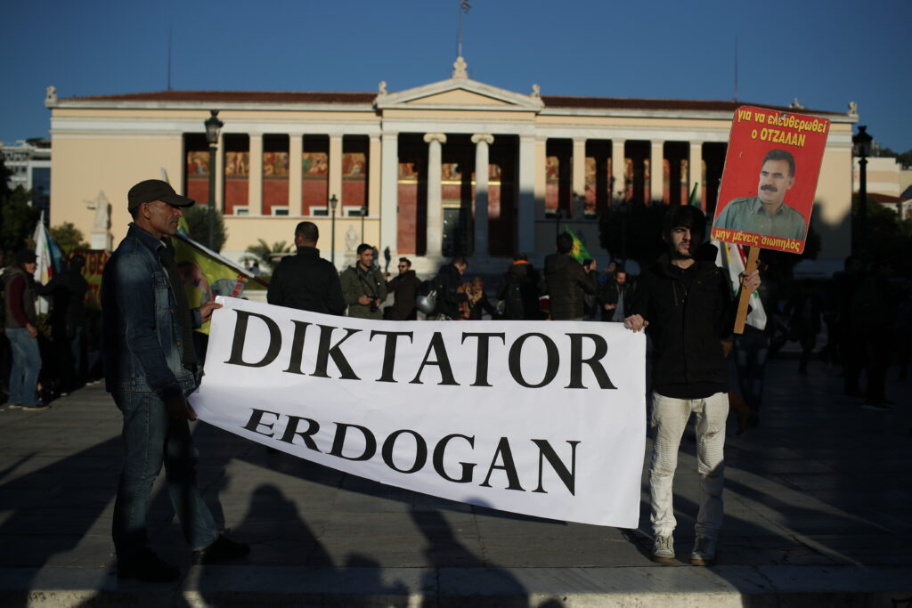 Πορεία Κούρδων στο κέντρο της Αθήνας (Photos)