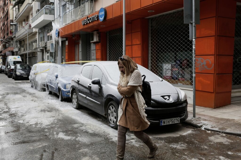 Καιρός: Χιόνια και -6β. στα ορεινά, έως 20β. Κελσίου στην Κρήτη