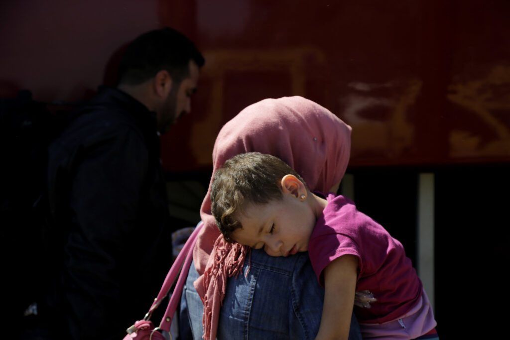 DW: Η Γερμανία δεν τηρεί τις δεσμεύσεις της στην Ελλάδα για το προσφυγικό