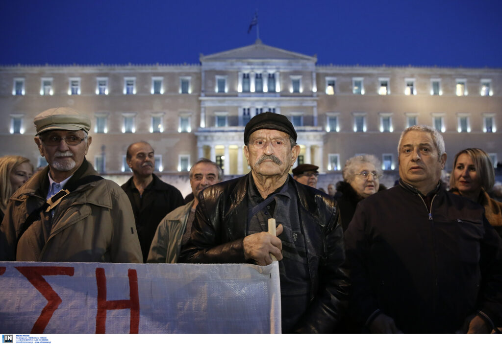 Συγκέντρωση συνταξιούχων στο Σύνταγμα (Photos)