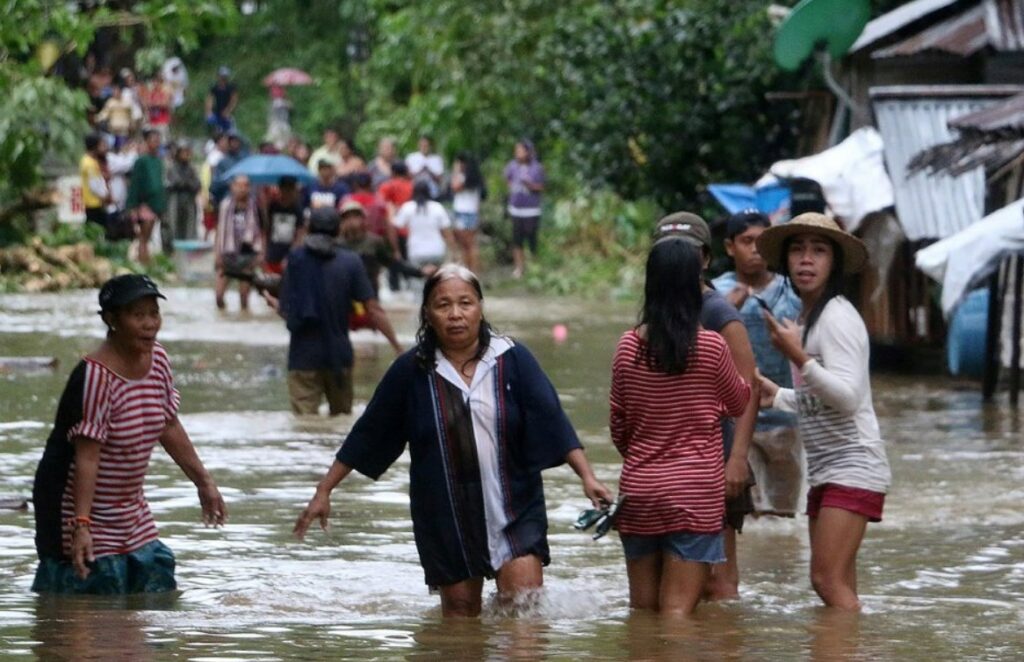 Φιλιππίνες: 43 νεκρούς άφησε πίσω της τροπική καταιγίδα – Δεκάδες αγνοούμενοι (Video & Photos)