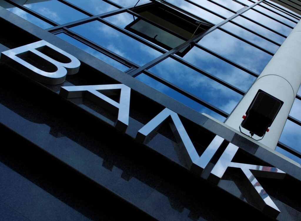 Η βελτίωση της ρευστότητας των τραπεζών φέρνει μείωση-μαμούθ 2,8 δις του ELA