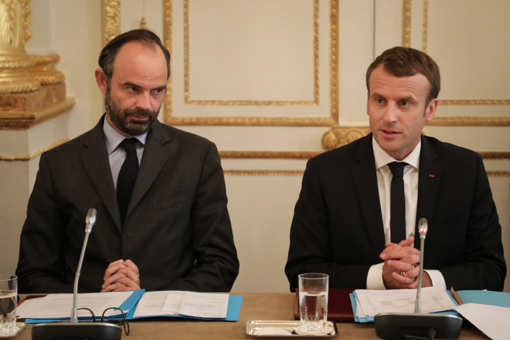 «Μισόλογα» του Γάλλου πρωθυπουργού για την ιδιωτική πτήση των 350.000 ευρώ