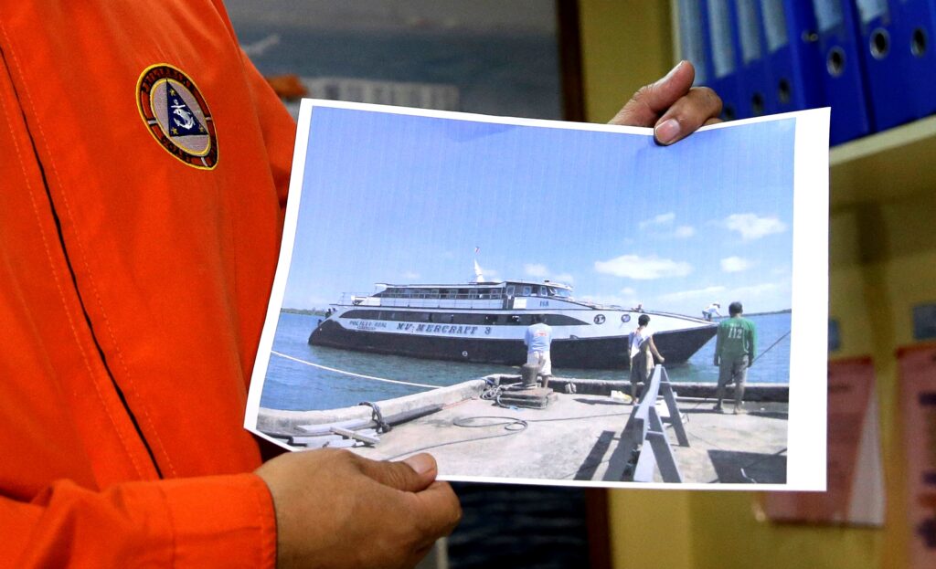 Φιλιππίνες: Δεκάδες αγνοούμενοι και τουλάχιστον 4 νεκροί μετά το ναυάγιο