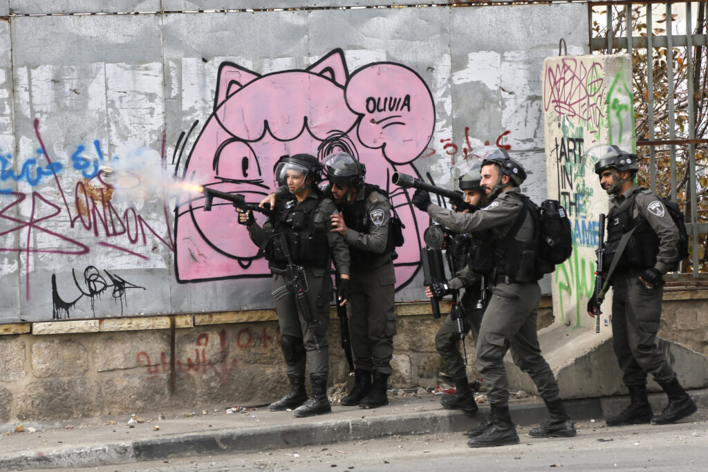 Ισραηλινοί στρατιώτες άνοιξαν πυρ σε Παλαιστίνιους διαδηλωτές – «Μέρα οργής» με 56 τραυματίες