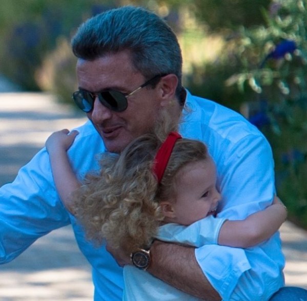 Ο Νίκος Χατζηνικολάου «σύστησε» την κόρη του στο διαδίκτυο (Photo)