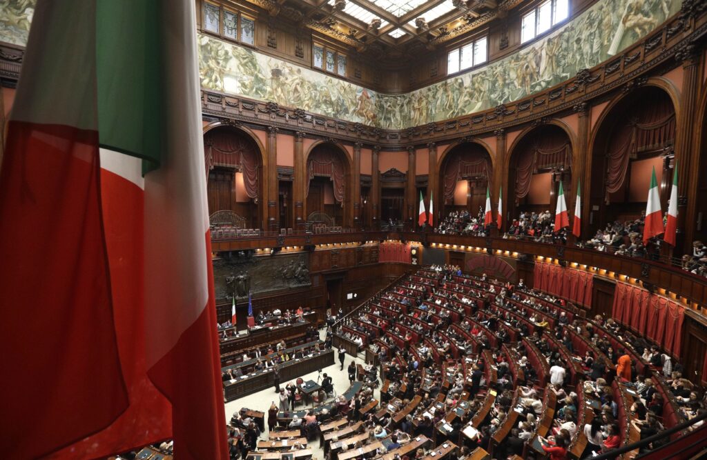 Προς πρόωρες εκλογές η Ιταλία – Διάλυση της Βουλής και της Γερουσίας