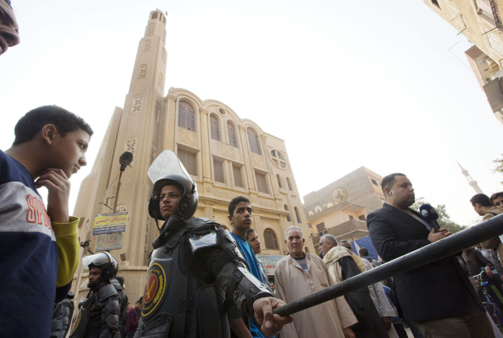 Κάιρο: Εννέα οι νεκροί από την επίθεση σε χριστιανικό ναό (Photos + Video)