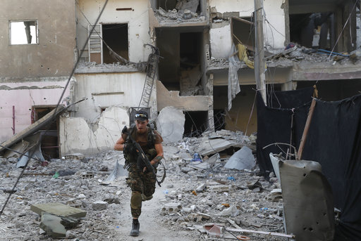 Σφοδρές μάχες με δεκάδες νεκρούς στη ΒΔ Συρία
