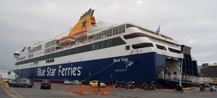 Το Blue Star Delos, το πρώτο πλοίο που έδεσε σε λιμάνι το 2018