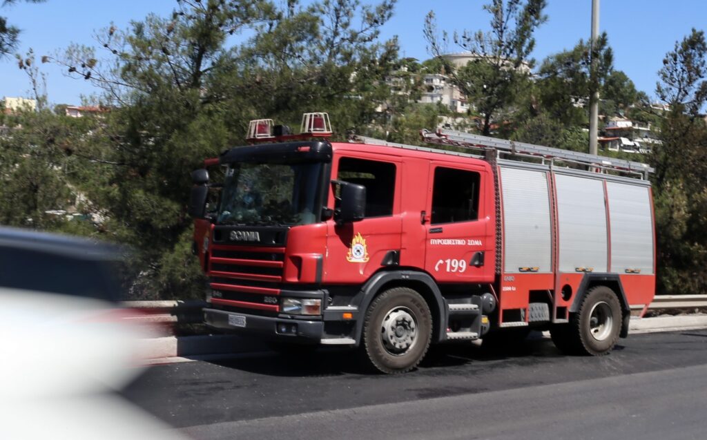 Στις φλόγες τυλίχτηκε τουριστικό λεωφορείο στην Εγνατία Οδό
