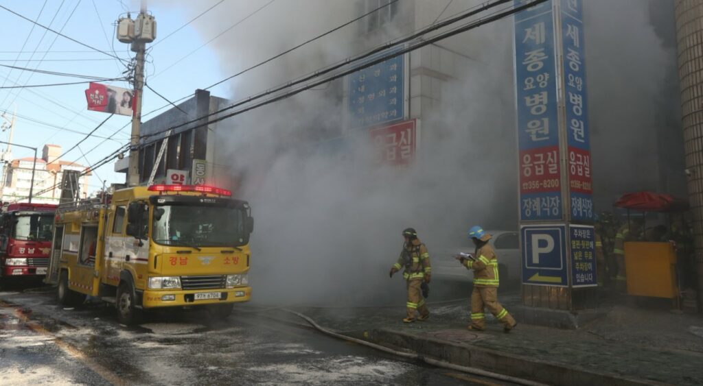 Τραγωδία στη Νότια Κορέα: 41 νεκροί από φωτιά σε νοσοκομείο – Φόβοι για αύξηση των θυμάτων (Video & Photo)