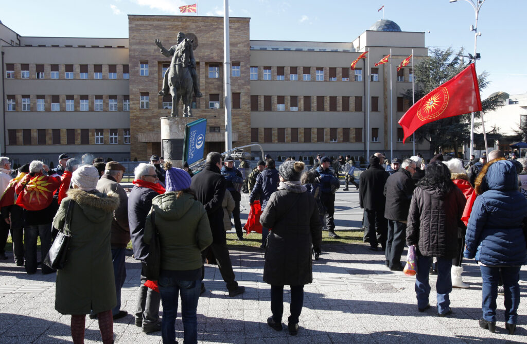 Αναταράξεις στον κυβερνητικό συνασπισμό της ΠΓΔΜ από το ενδεχόμενο δημοψηφίσματος