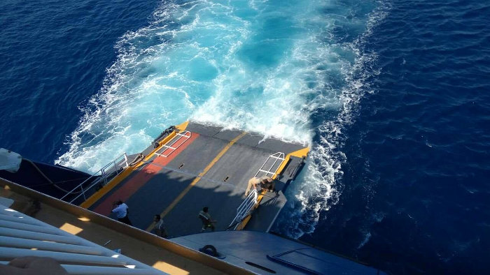 Νεκρός ανασύρθηκε ο επιβάτης του Blue Star Naxos που είχε πέσει στη θάλασσα