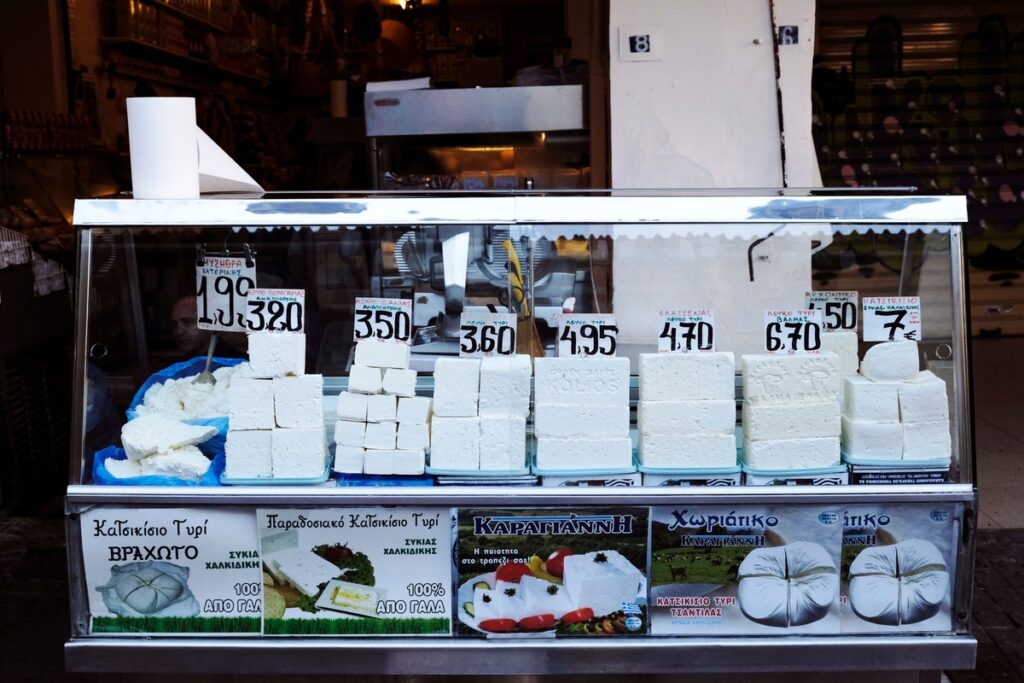 Η Δανία πουλά λευκό τυρί ως «φέτα»!